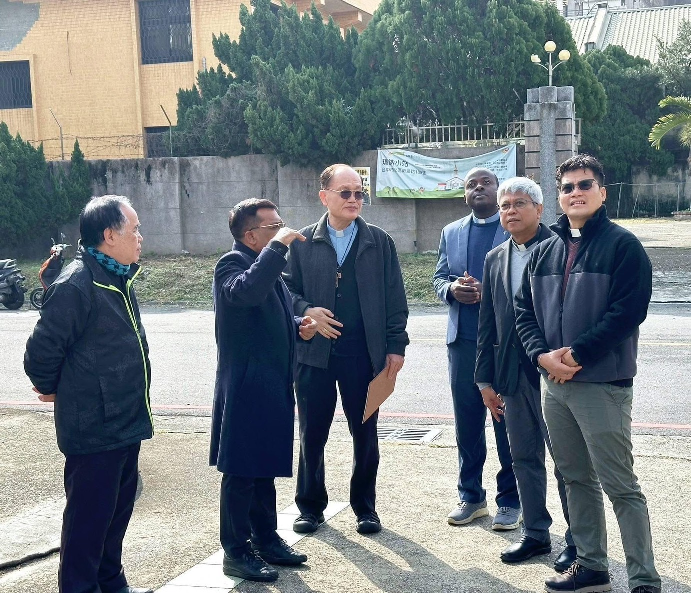 1/23拜訪台中教區蘇耀文主教以及在台中服務的會士馬世光神父和方永樂神父。